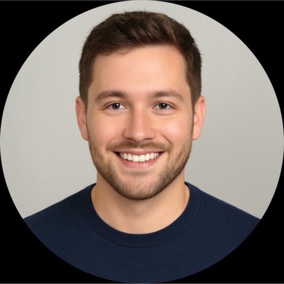 I’m Kevin owner of Georgetown Fashion. Welcome! ❤️ - Picture 1 of 2